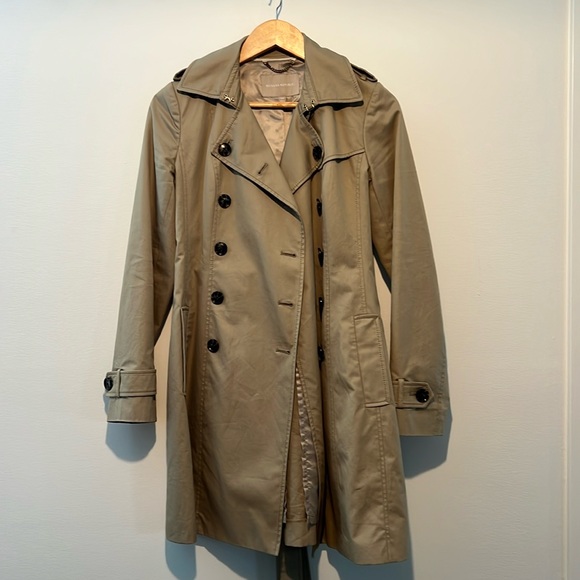 Banana Republic Classic Trench Coat (Water Resistant) - Picture 1 of 5
